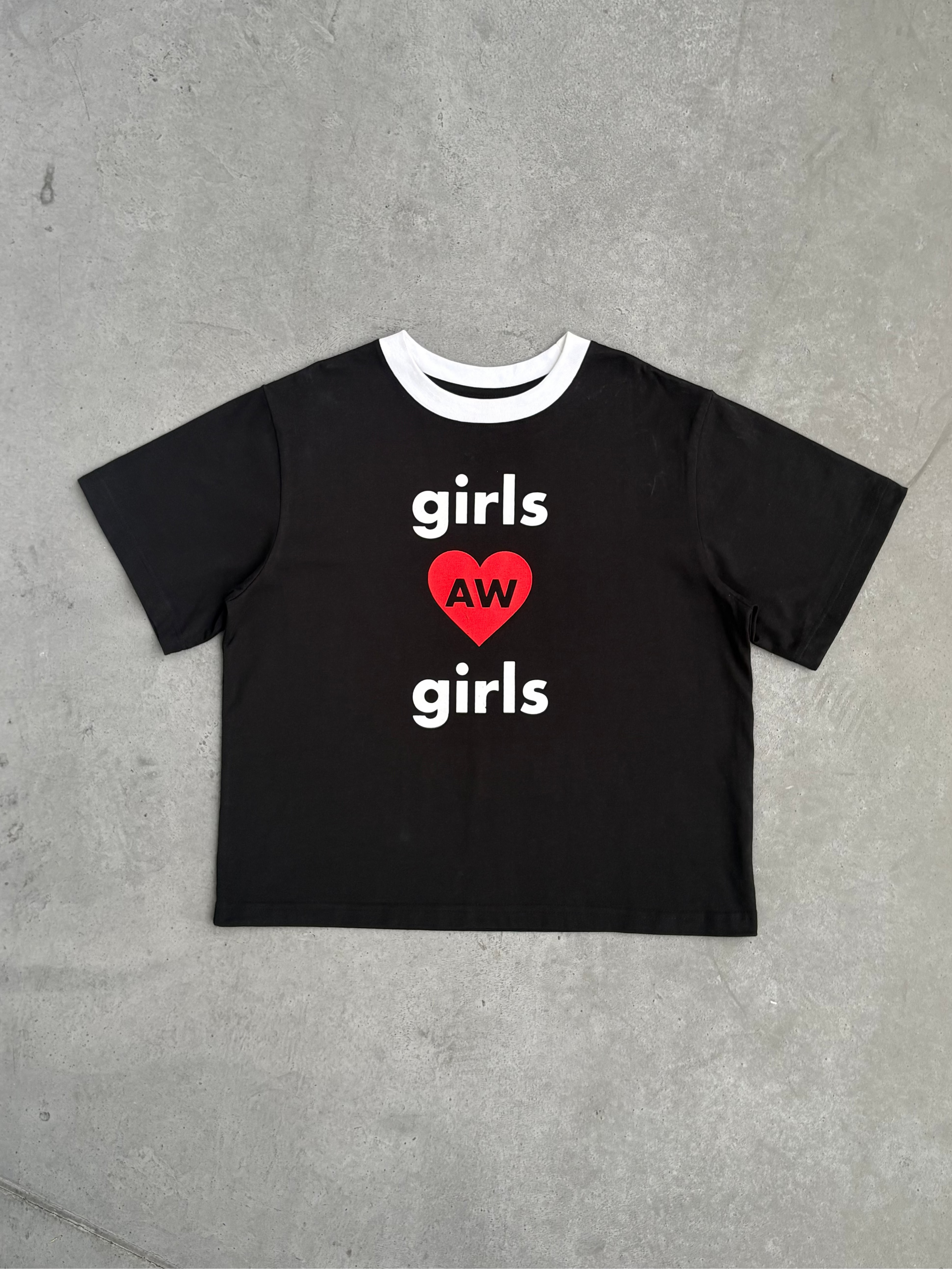 Black 'Girls Love Girls' T-shirt